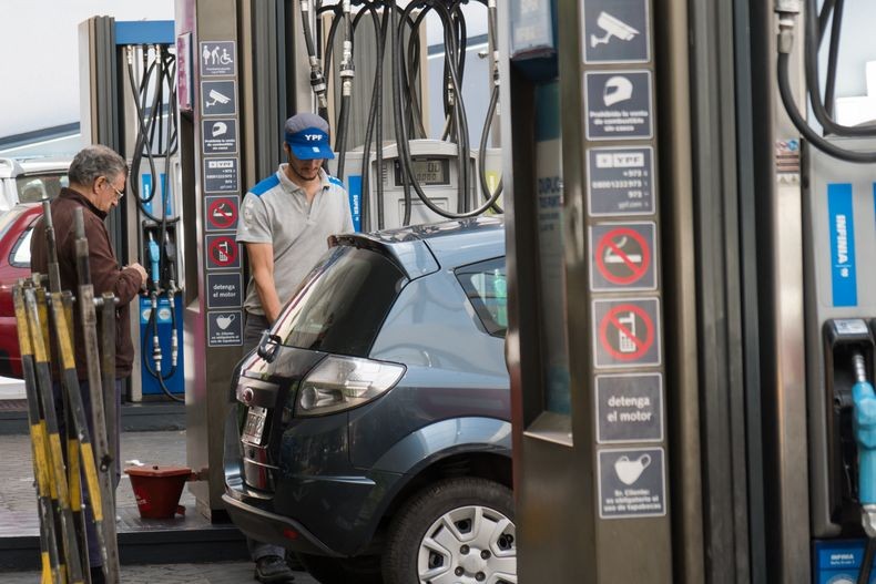 YPF subió el precio de los combustibles: a cuánto quedó la nafta