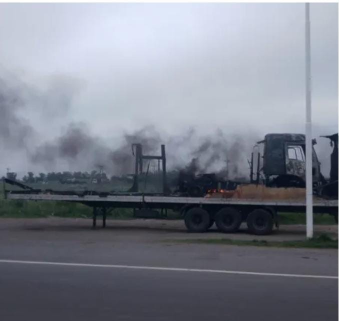 BOLIVAR - Se registró el incendio de un camión en la rotonda de las Rutas 226 y 65