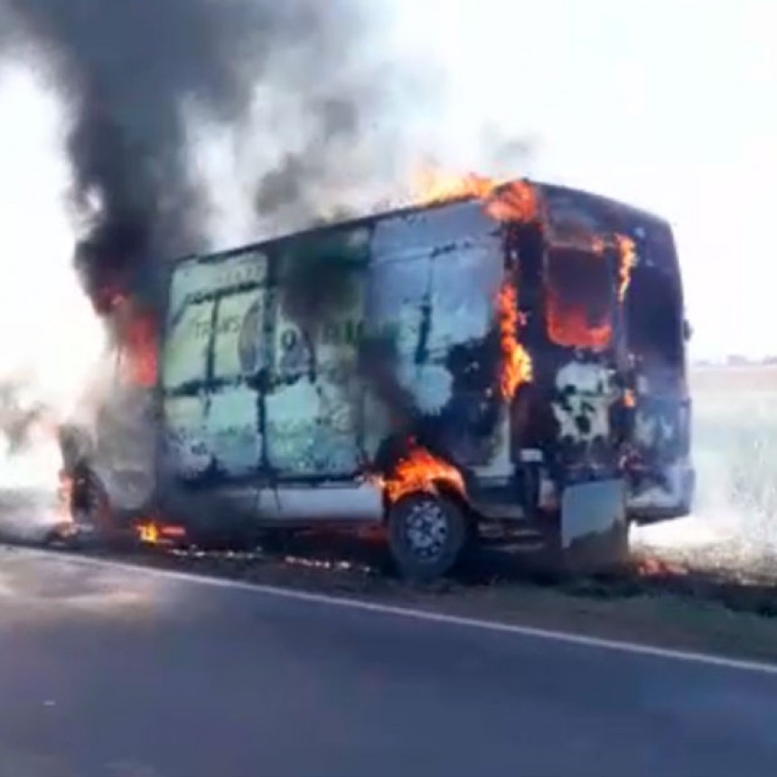 Ruta 226 - Se incendió un utilitario este viernes por la tarde