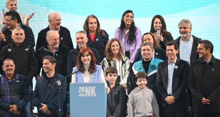 Cristina reapareció en un multitudinario acto en Plaza de Mayo: las reacciones en la Cuarta