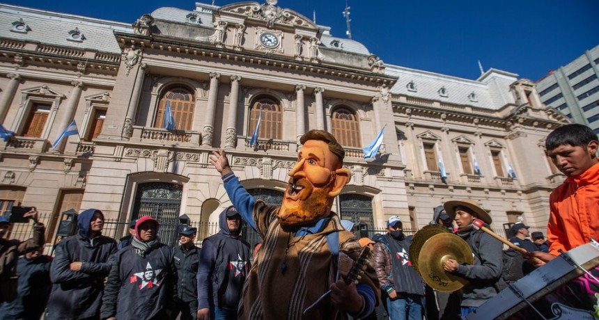 Una multitud repudió el autoritarismo de Morales