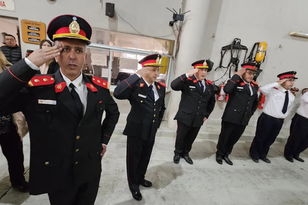 Acto de Bomberos Voluntarios por su dia