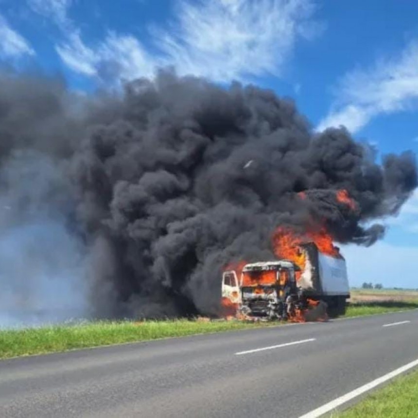 RUTA 205 - SE  INCENDIO UN CAMIÓN