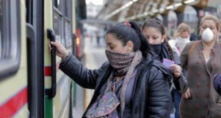 Covid: Insisten con el uso de barbijos en trenes y colectivos ante la suba de casos