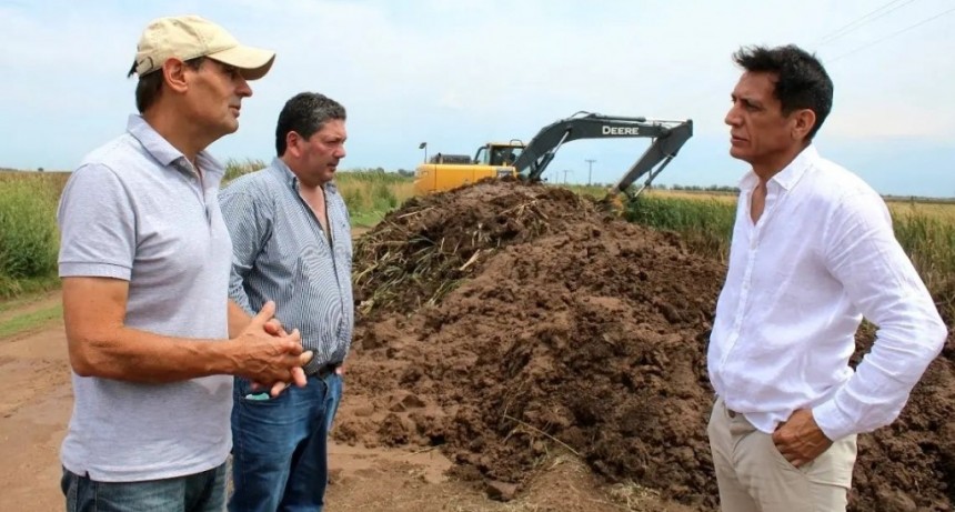 Obras Rurales - Se inauguró el canal de desagüe pluviales en Bellocq